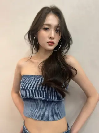 ロング 韓国ヘア レイヤーカットのヘアスタイル