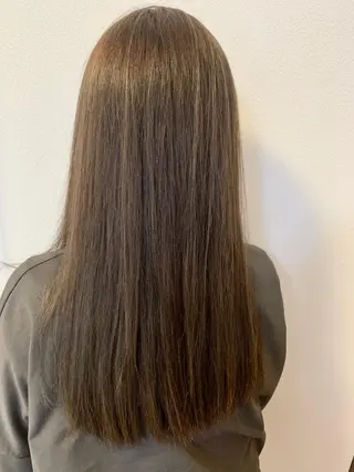 ロング 佐藤 芽依のヘアスタイル