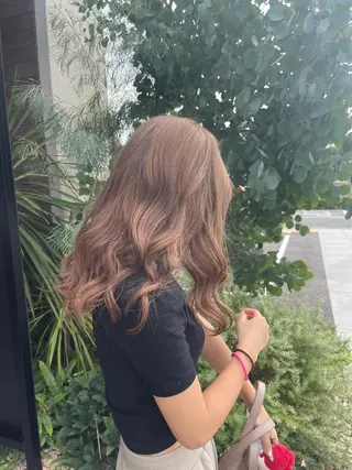 ロング カラー enn.bleach by t.a.g所属・碇山 楓己のヘアスタイル