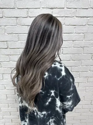 ロング カラー レイヤーブリーチ特化 ホワイト専門/岸のヘアスタイル