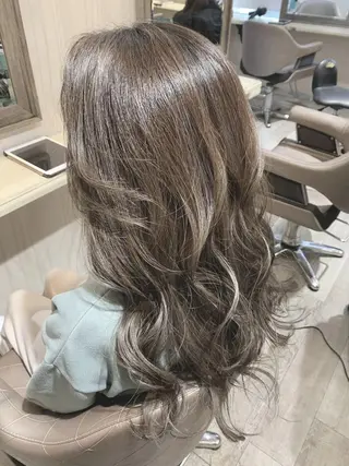 カラー 嶋村夏実🌼レイヤー 🌸白髪ぼかしのヘアスタイル