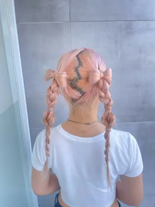 セミロング ヘアアレンジ momo/メイク/ ハイトーン/アレンジのヘアスタイル