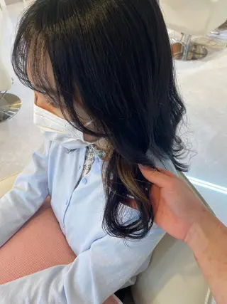 ミディアム カラー 梛木 唯のヘアスタイル