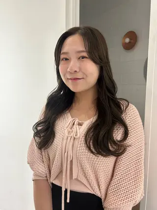 ロング カラー オリーブベージュ/ ブリーチなし透明感のヘアスタイル