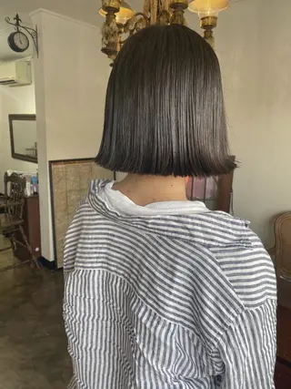 ショート 艶カラー🫧 MOMOYOのヘアスタイル