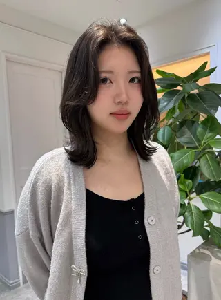 ミディアム sliver siki・ayanaのヘアスタイル