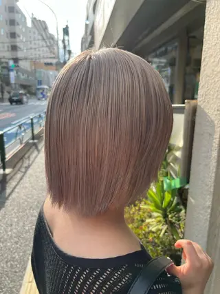 ショート カラー 艶髪/ハイトーン/ ヘアセット/モエノのヘアスタイル