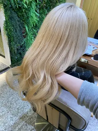 ロング TIGRE tenjin所属・岩崎 レイのヘアスタイル