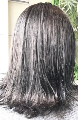 ミディアム カラー Hanna by W_SALONのヘアスタイル