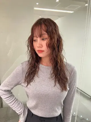 ロング パーマ TOMOYAレイヤー ブリーチ縮毛矯正のヘアスタイル