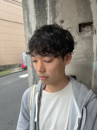ショート メンズ メンズセンターパート /フェザーパーマのヘアスタイル
