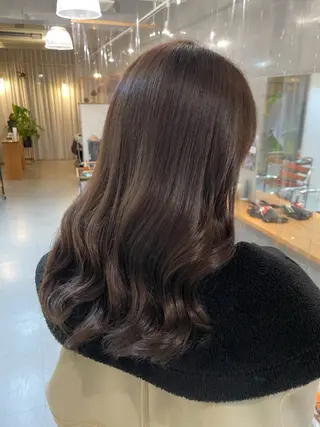 ロング タツキ／レイヤー／ パーマ／艶カラーのヘアスタイル