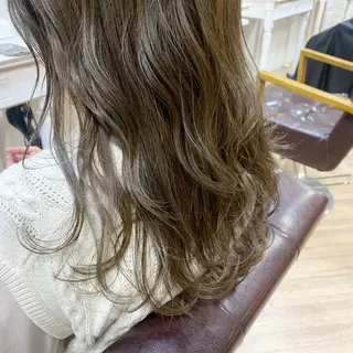 ロング カラー 【Uneユヌ】菊地 春那のヘアスタイル