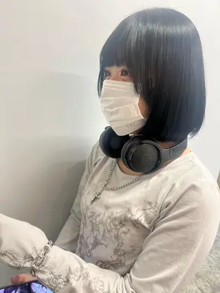 ショート カラー 渡 汐音のヘアスタイル