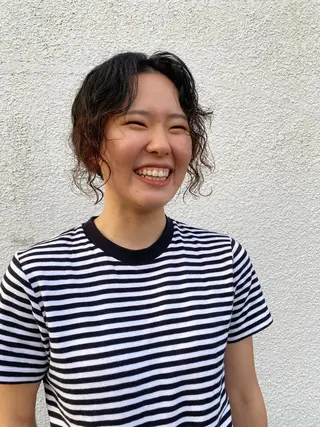 ミディアム 小日向 沙織のヘアスタイル