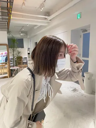 ミディアム カラー 髙橋一哉　ブリーチ/ ベージュカラーのヘアスタイル