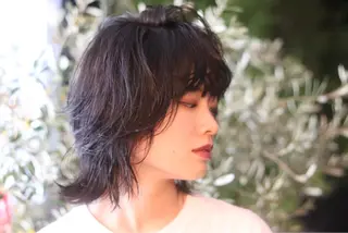 ミディアム graxi'    グラシー所属・ブリーチ/ハイトーン SERINAのヘアスタイル