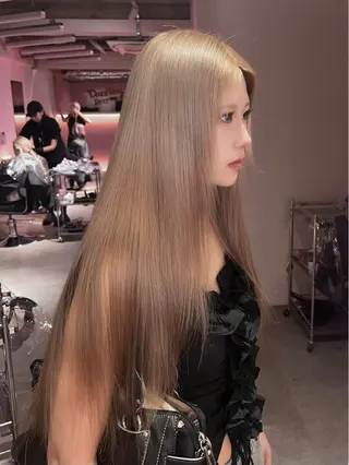 ロング sara/名古屋/ワ ンカラー/ハイトーンのヘアスタイル