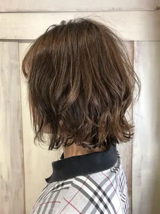 ミディアム カラー 丸山 史香のヘアスタイル