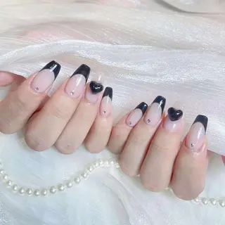 ミディアム VI NAILのネイルデザイン