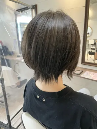 ショート esse大阪茶屋町店所属・レイヤーカット 新井田陽寿のヘアスタイル