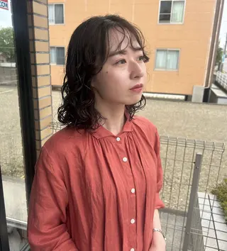 パーマ en⁺　trust所属・山口 麗音のヘアスタイル