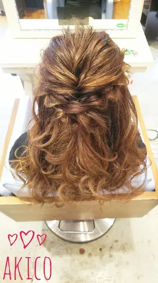 セミロング ヘアアレンジ LUXBE GALLERY なんば駅前店所属・ラックスビーギャラリ ー AKICOのヘアスタイル