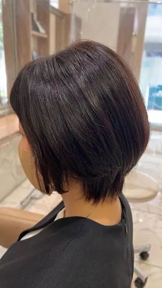 ショート カラー 辻 日向のヘアスタイル