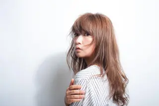 セミロング カラー RESBORN所属・長岡 大偉のヘアスタイル