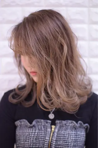 ミディアム カラー ハイトーンカラー RYUのヘアスタイル