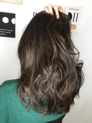 セミロング カラー shi hoのヘアスタイル