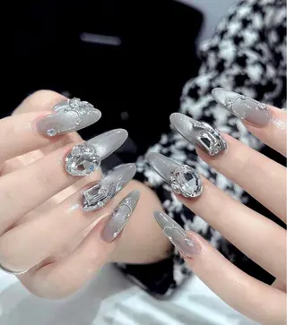 ネイル T. Leeのネイルデザイン