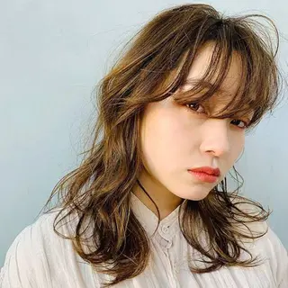 セミロング SHINYA シンヤヘアーズのヘアスタイル
