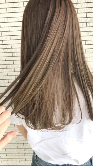 セミロング カラー マエダ リョウのヘアスタイル
