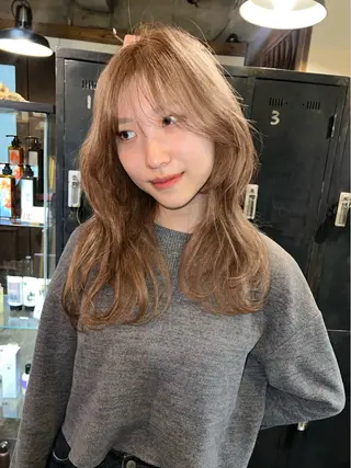 セミロング カラー ハイトーンカラー🍑 心斎橋のヘアスタイル
