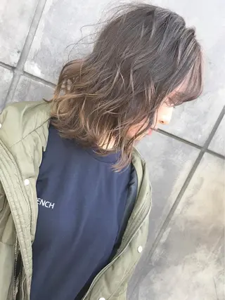 ミディアム カラー TOMOYAレイヤー ブリーチ縮毛矯正のヘアスタイル