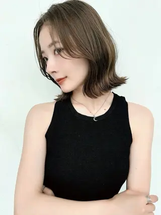 ミディアム ショート レイヤー ロンド　エメのヘアスタイル