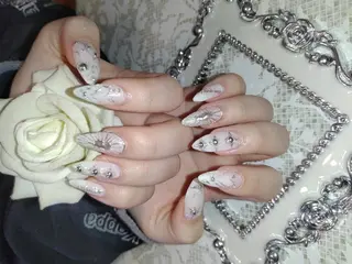 ネイル エステとネイル ローズコンフォートのネイルデザイン