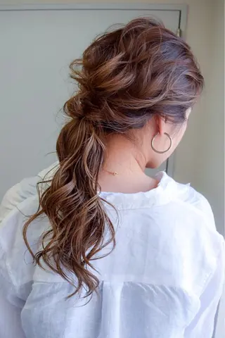 セミロング ヘアアレンジ マエダ リョウのヘアスタイル