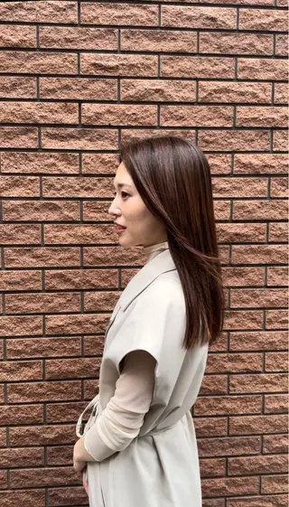 セミロング 繁田 朱音のヘアスタイル