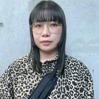 ミディアム ホリケ アオイのヘアスタイル