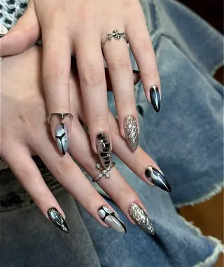 ネイル T. Leeのネイルデザイン