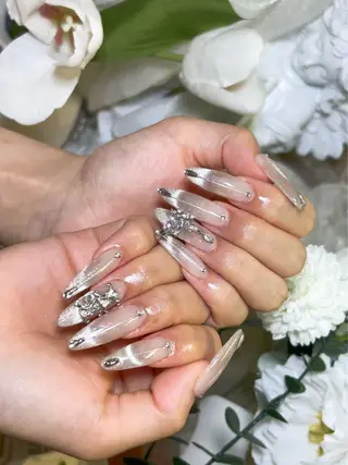 ネイル U·Mi nail salon所属・U·MI 長さ出し専門店のネイルデザイン