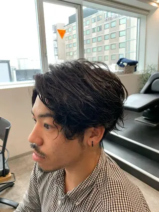 ショート ヨシミ カズヤのヘアスタイル