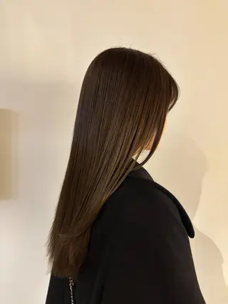 ロング ウシロダ メグミのヘアスタイル