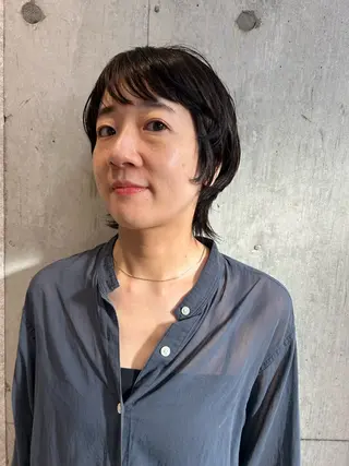 ミディアム カラー ポミエ恵比寿所属・ショートウルフくせ毛 お任せくださいのヘアスタイル