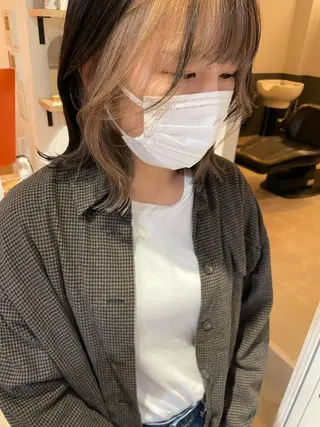 ミディアム カラー akane .のヘアスタイル