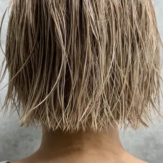 ショート カラー TAS所属・岩田 良/ブリーチカラーのヘアスタイル