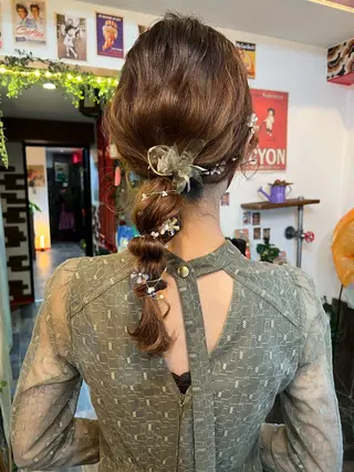 セミロング ヘアアレンジ カラーパティシエ facce🌼ikoのヘアスタイル