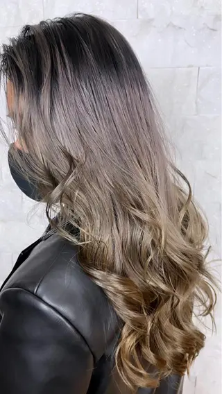 セミロング 圧倒的美髪ストレート ツダケイタロウのヘアスタイル